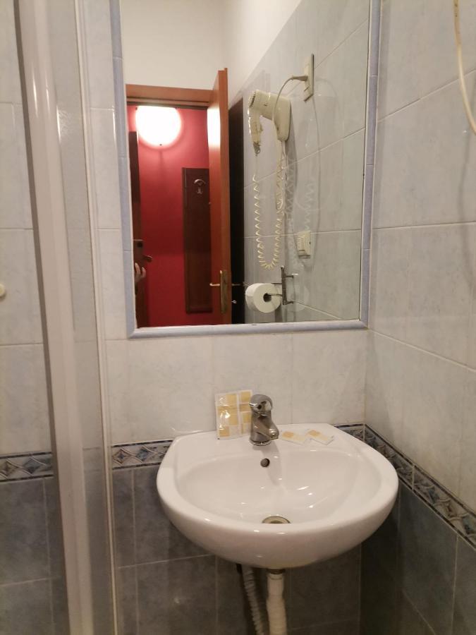 Roma Termini Tina Ya B&B מראה חיצוני תמונה